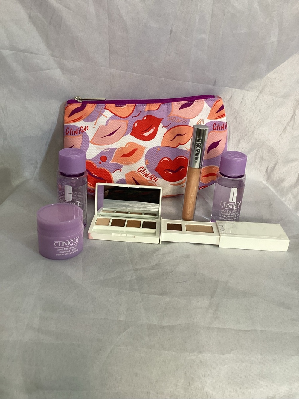 Clinique Women Makeup Travel Kit in Lavender and Pink